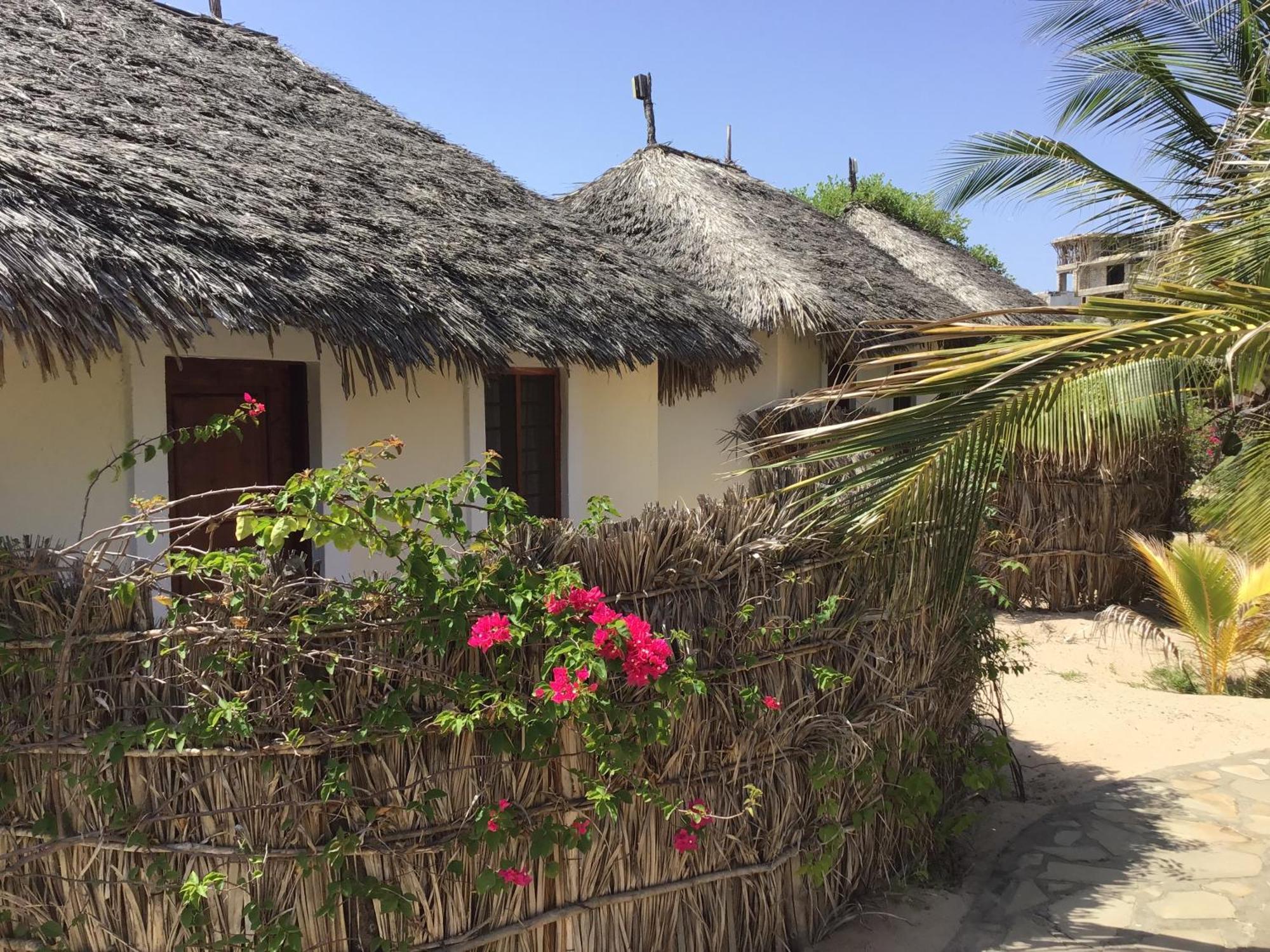 Mambrui Golden Beach Bar And Cottages المظهر الخارجي الصورة